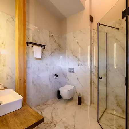 Three Bedroom Luxury Вілла